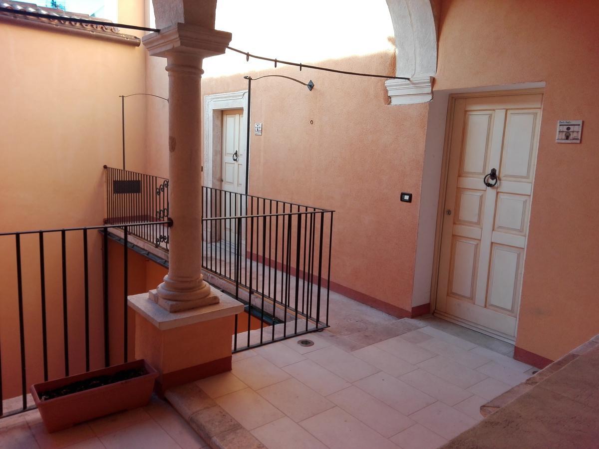 ל'אקווילה B&B Palazzo Cappa מראה חיצוני תמונה